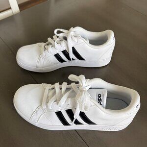 Youth Adidas Sneaker White and Black Size 5